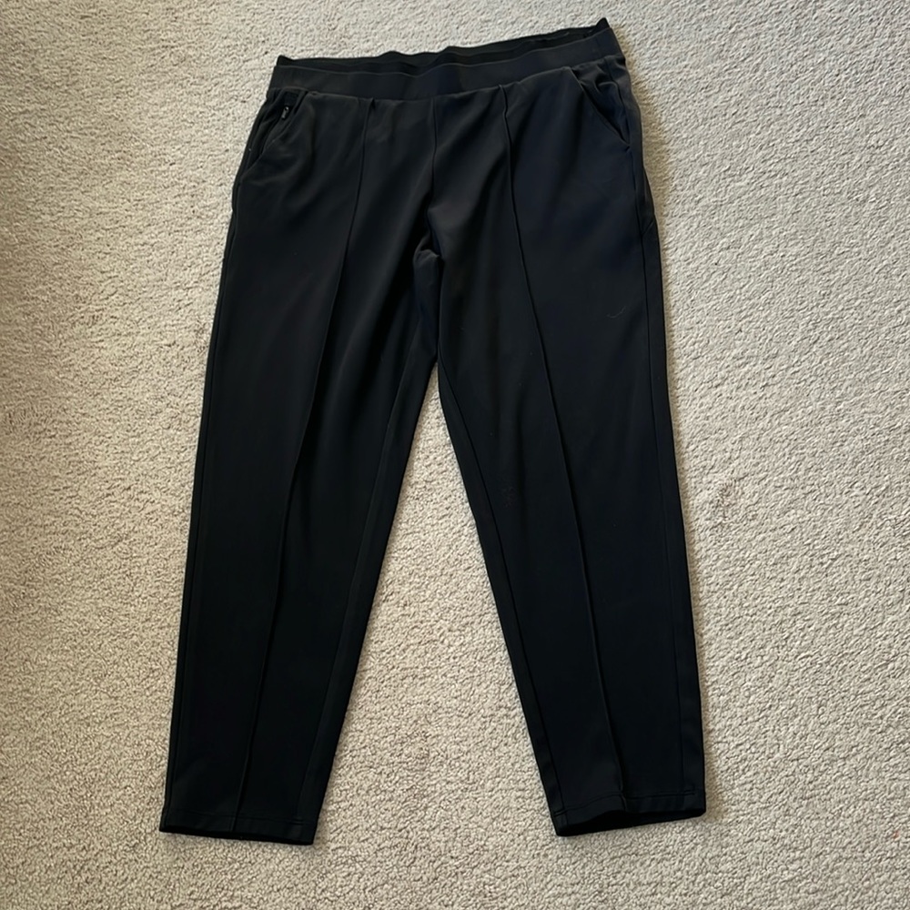 Athlete Venice pintuck black pants